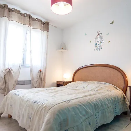 Maison Climatisée à Avec Jardin Et Parking Privatif - Fr-1-604-19 *