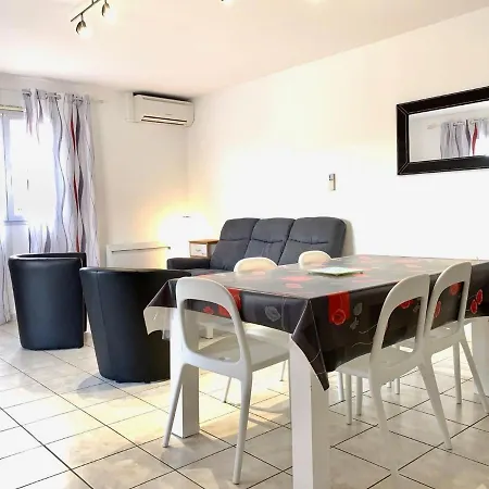 Maison Climatisée à Avec Jardin Et Parking Privatif - Fr-1-604-19 *